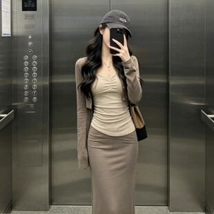 2026新款针织开衫吊带半身连衣裙子女早秋季韩系穿搭一整套装长裙