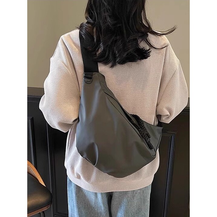 香港IT HKINS日系休闲百搭轻便单肩斜挎女包大学生通勤逛街饺子包