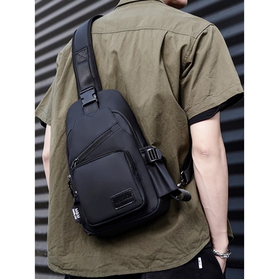 德国胸包男士斜挎包新款时尚休闲大容量防水牛津布单肩小背包男款