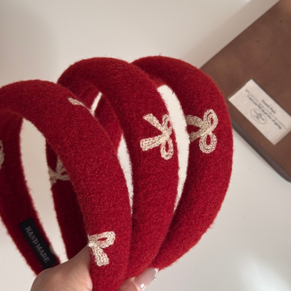 新年红色刺绣蝴蝶结高颅顶发箍女温柔外出百搭高级感头箍发捆发饰