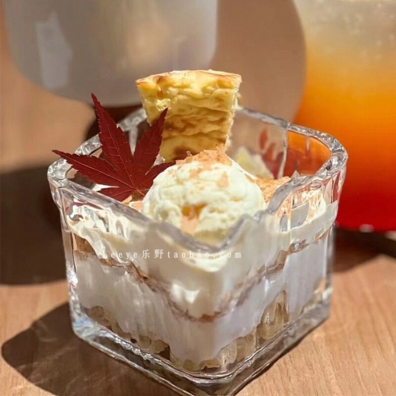 小众设计玻璃冰淇淋甜品杯