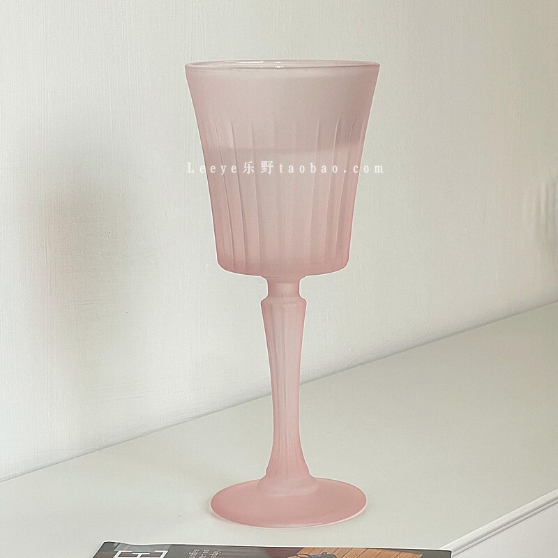 氛围感粉色浮雕甜酒高脚杯