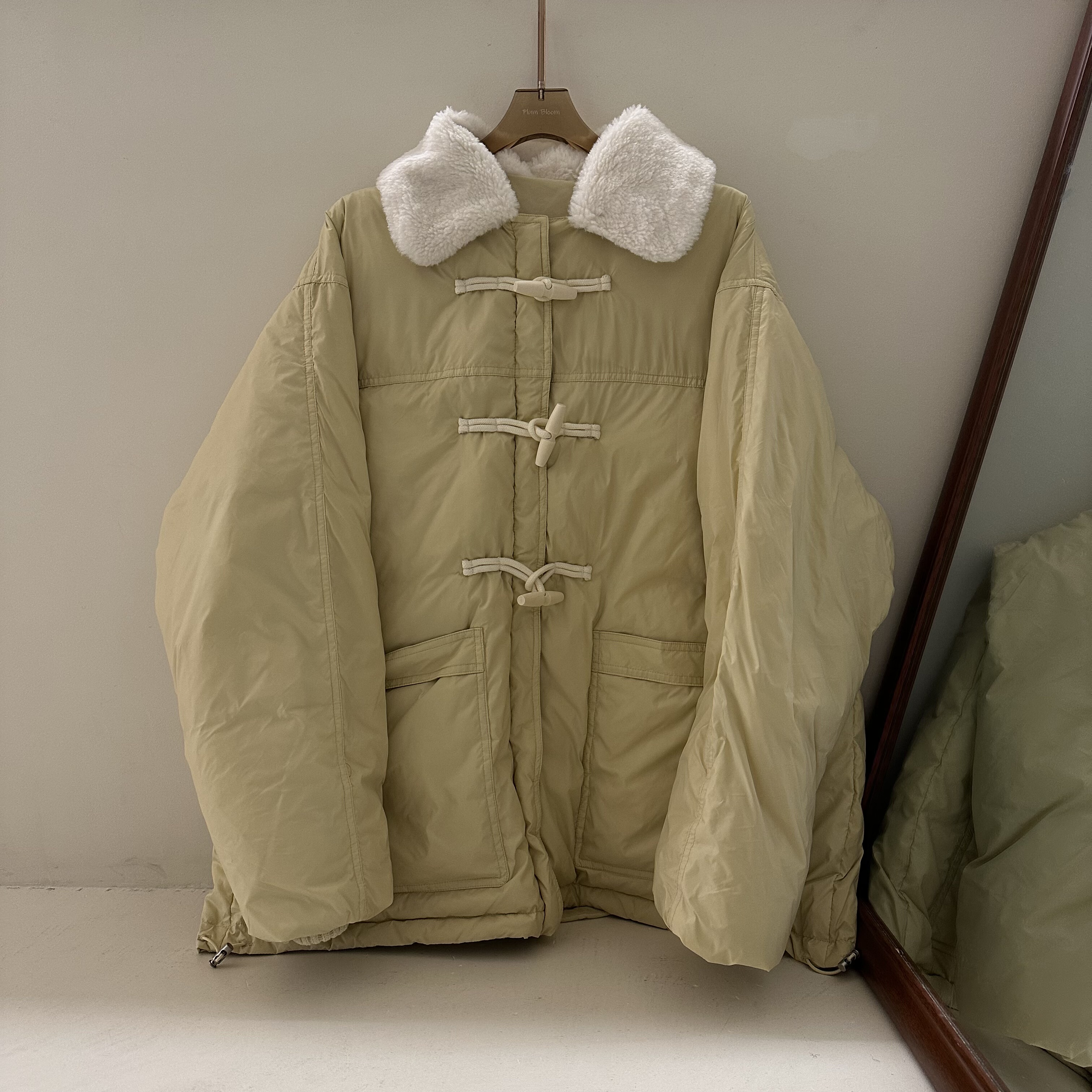 2025韩系设计款冬季新款韩版宽松休闲百搭翻领短款羽绒服外套女款