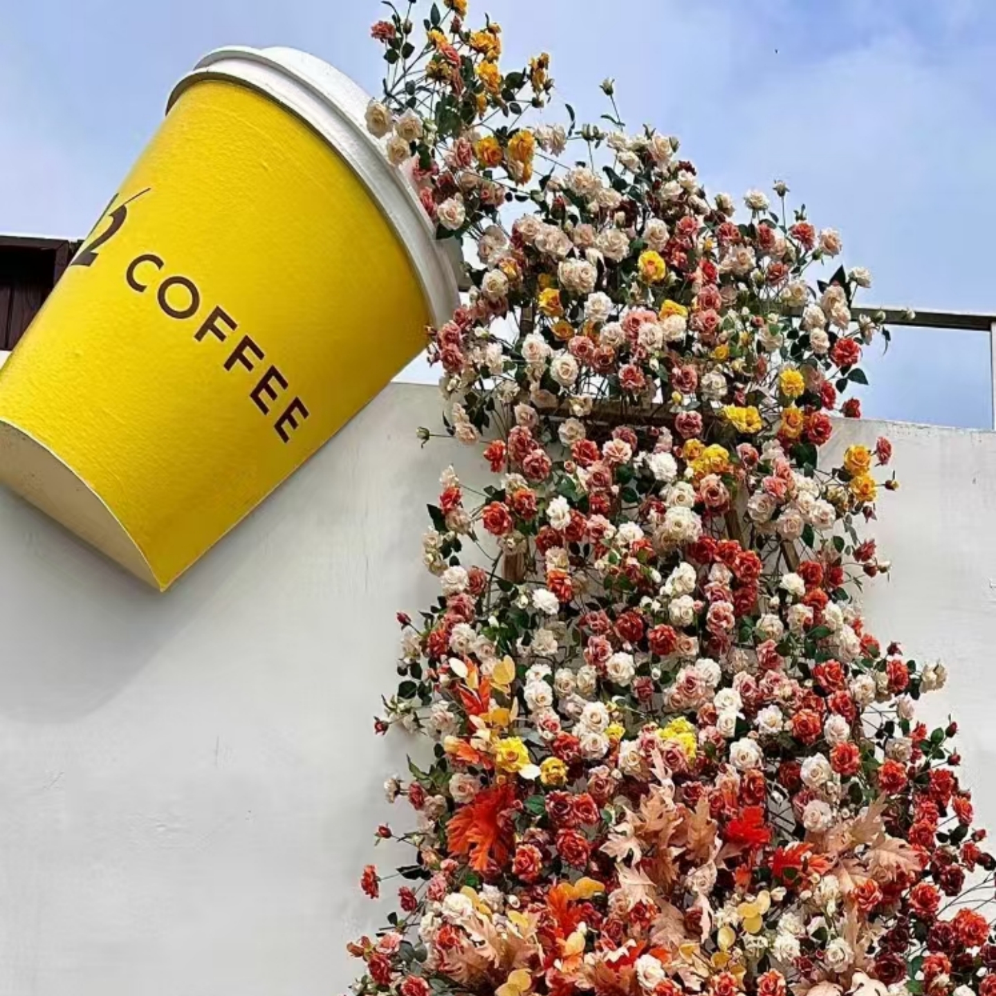 商业美陈装饰花海瀑布