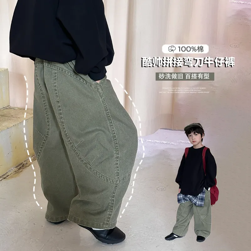 砂洗做旧全棉拼接弯刀牛仔裤