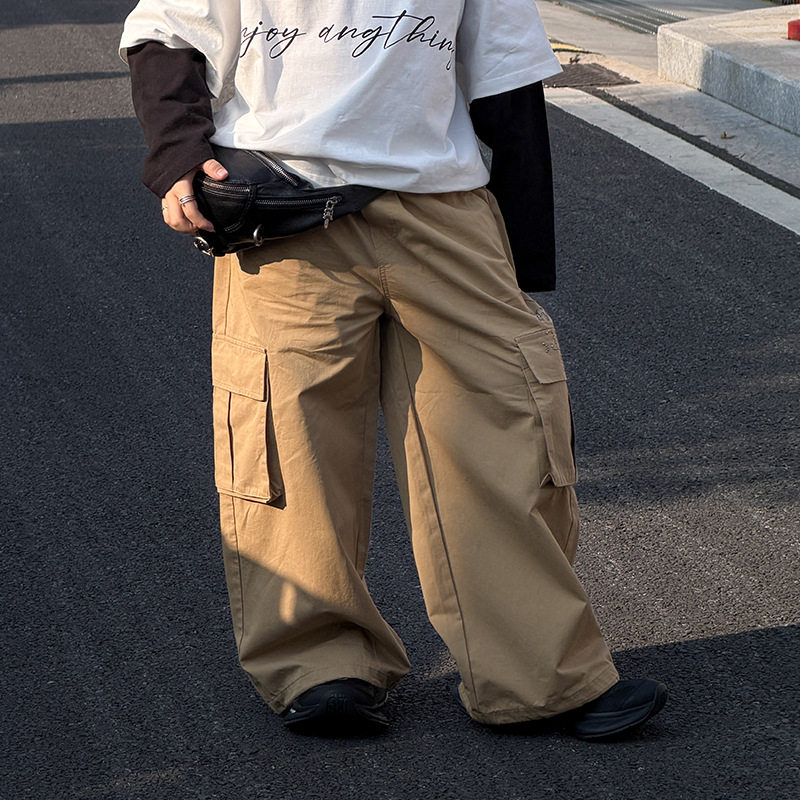 儿童复古烫钻口袋工装裤潮2026春季男童宽松休闲直筒长裤脚口牛筋