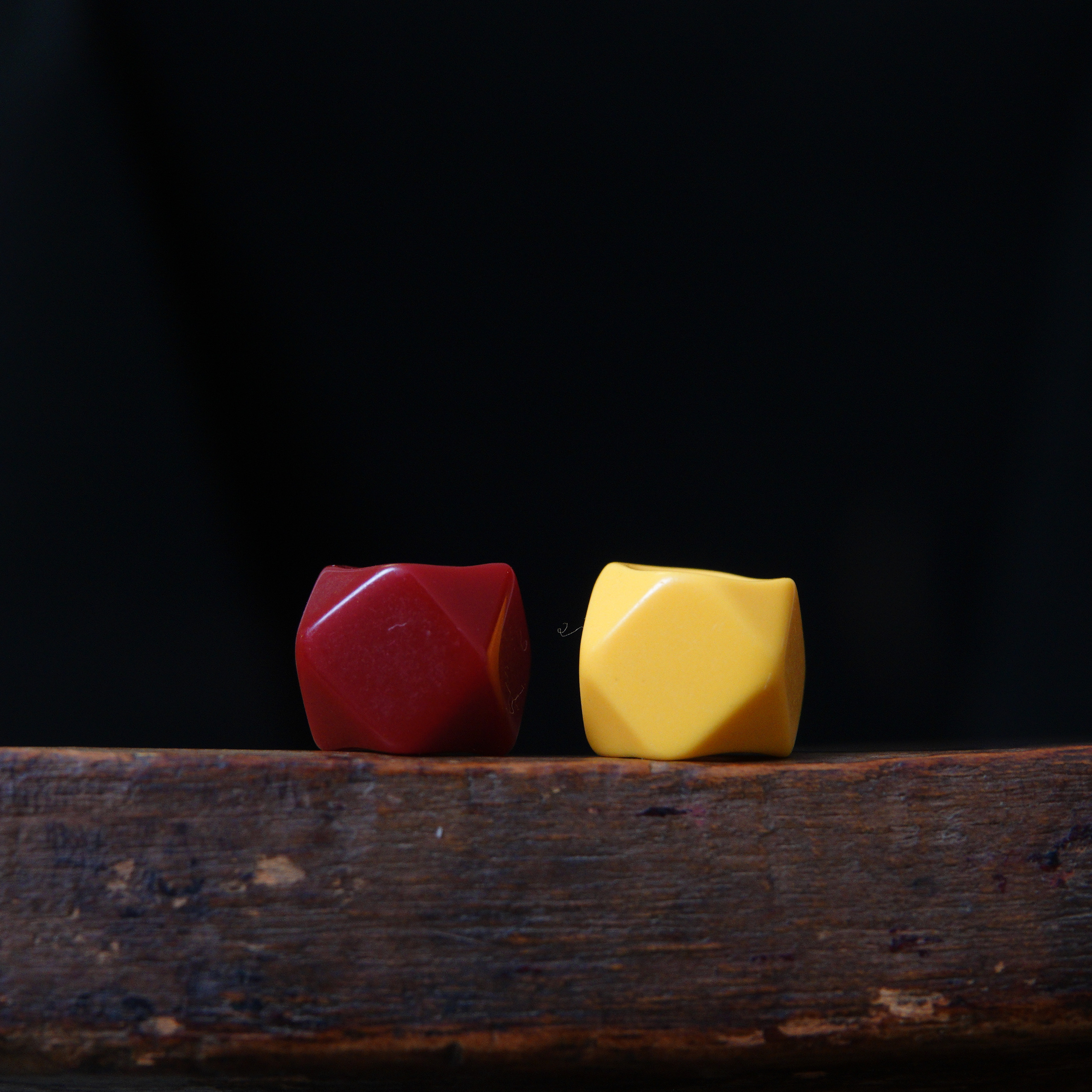 美美哒料器牛血红色鸡油黄满蜜满蜡的八棱配珠配饰佛珠顶珠腰珠