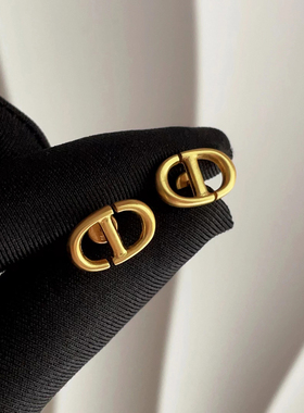 欧美时尚复古猪鼻子耳环铜镀18K金字母耳钉简约气质金色耳饰女