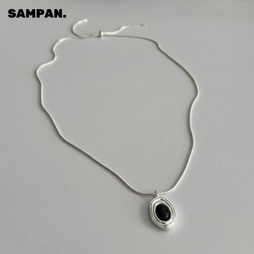 SAMPAN小众设计感椭圆黑玛瑙白贝蛇骨项链女设计感轻奢吊坠锁骨链