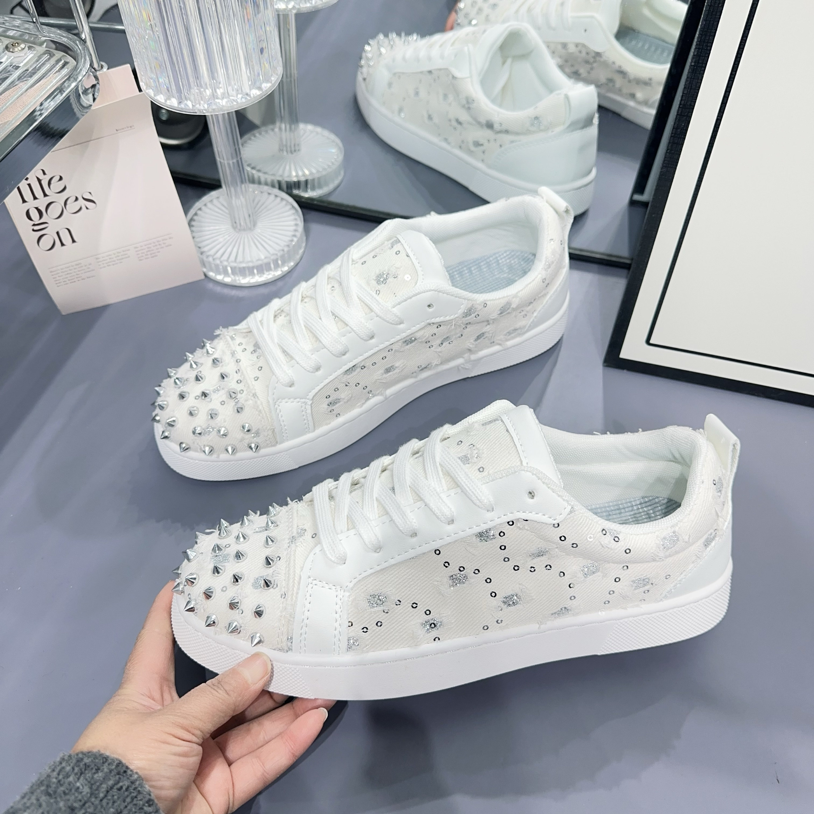 巴克卡男透气百搭低帮运动潮鞋铆钉百搭休闲透气黑色铆钉休闲板鞋