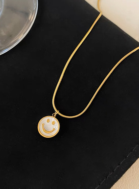 新款钛钢金色小清新白贝壳笑脸项