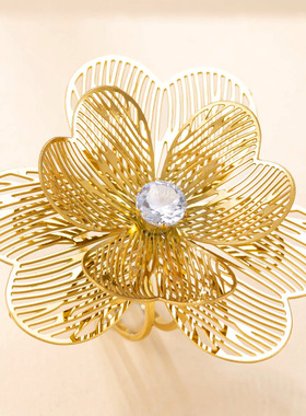 跨境热款钛钢镂空镶钻花朵戒指