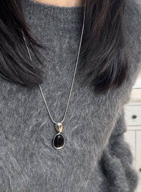 高级感轻奢清冷蛇骨毛衣链女黑色