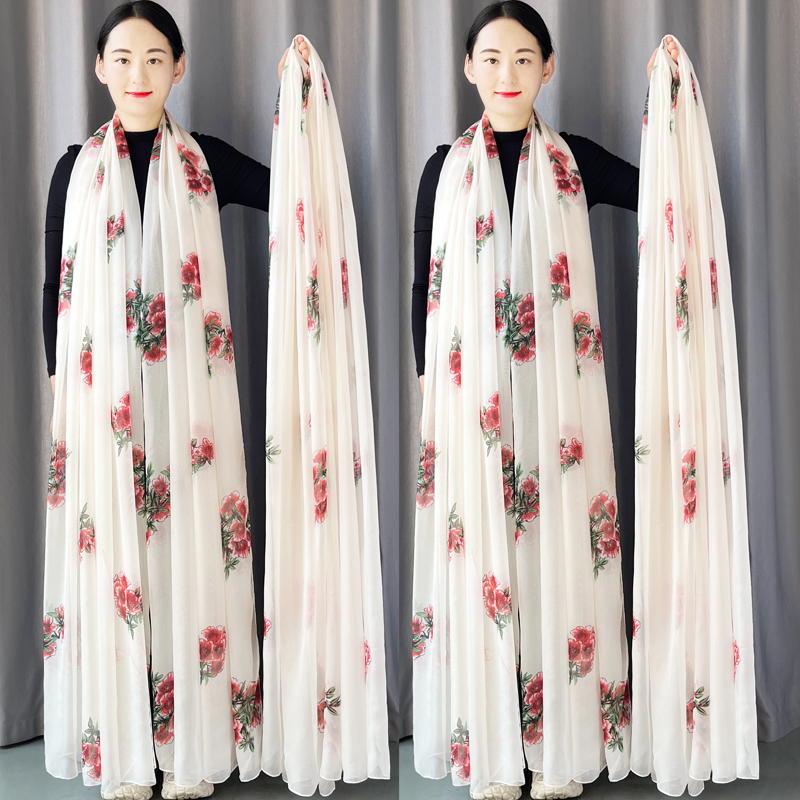 新款洋气印花丝巾秋冬高档妈妈长款围巾超大女士纱巾百搭薄款披肩
