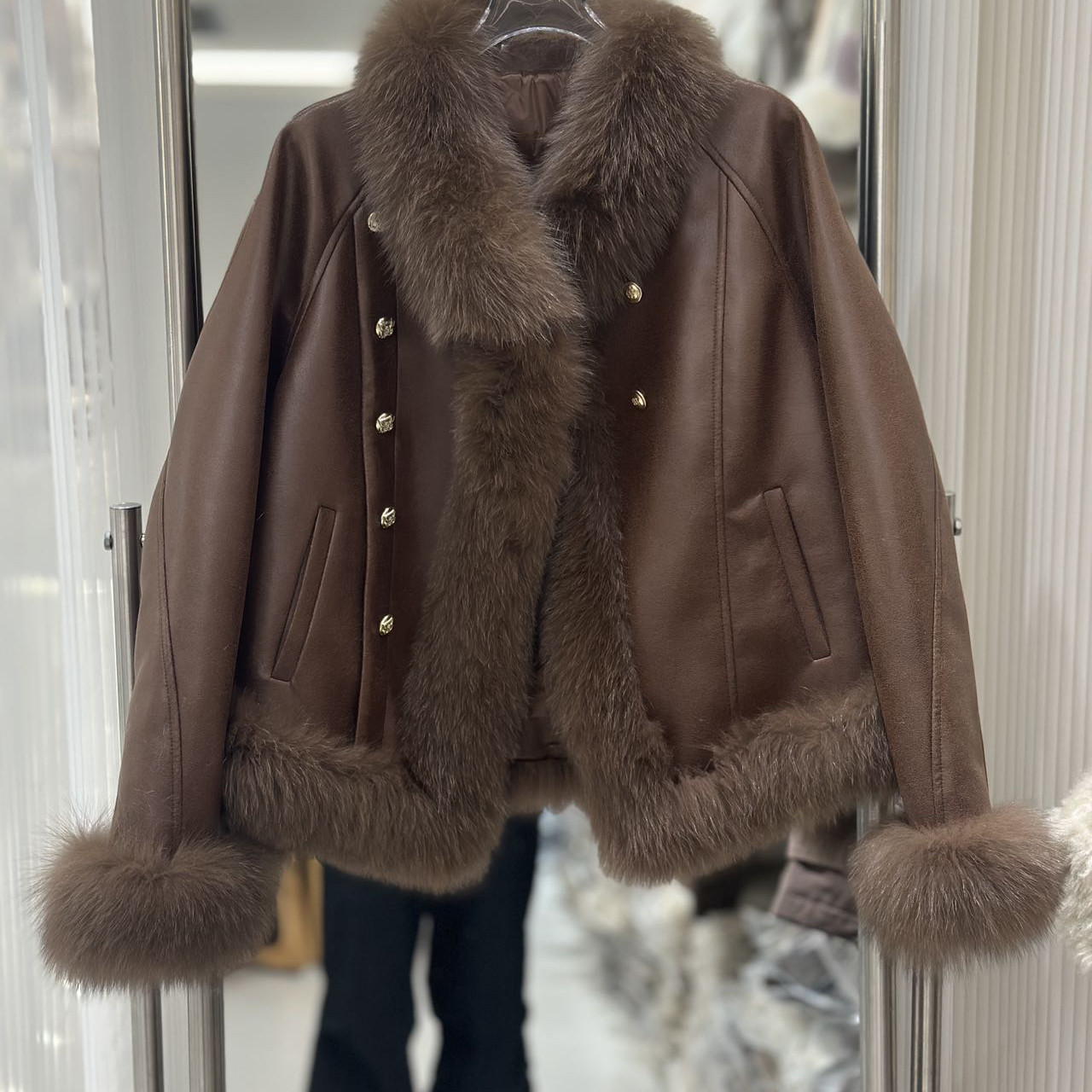 七七女新款冬轻奢外套羽绒服(配毛领狐狸毛真毛可拆卸)HF599CY