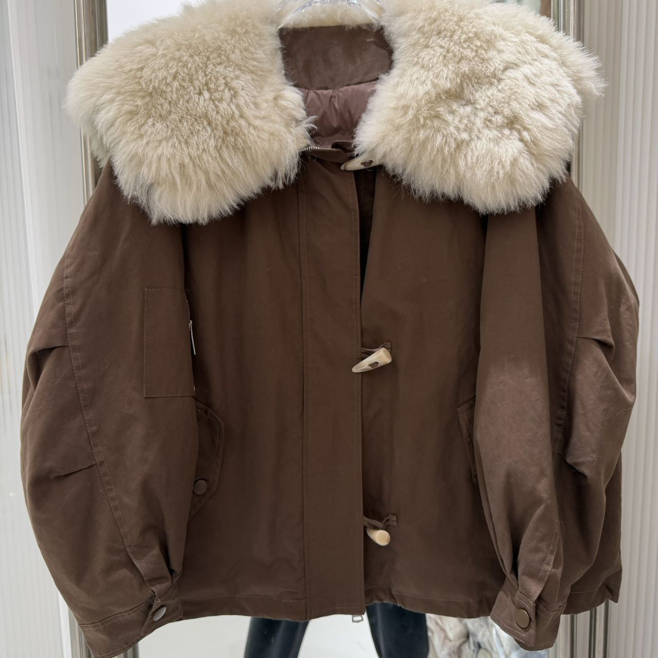 七七克服短款保暖羽绒服外套(配毛领狐狸毛真毛可拆卸)HF698CY