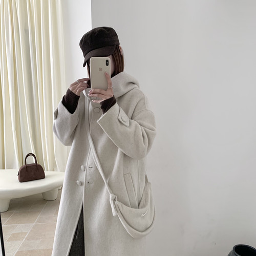 七七～连帽款包扣设计羊毛外套(配斜挎包)（含70.2羊毛）112507W0