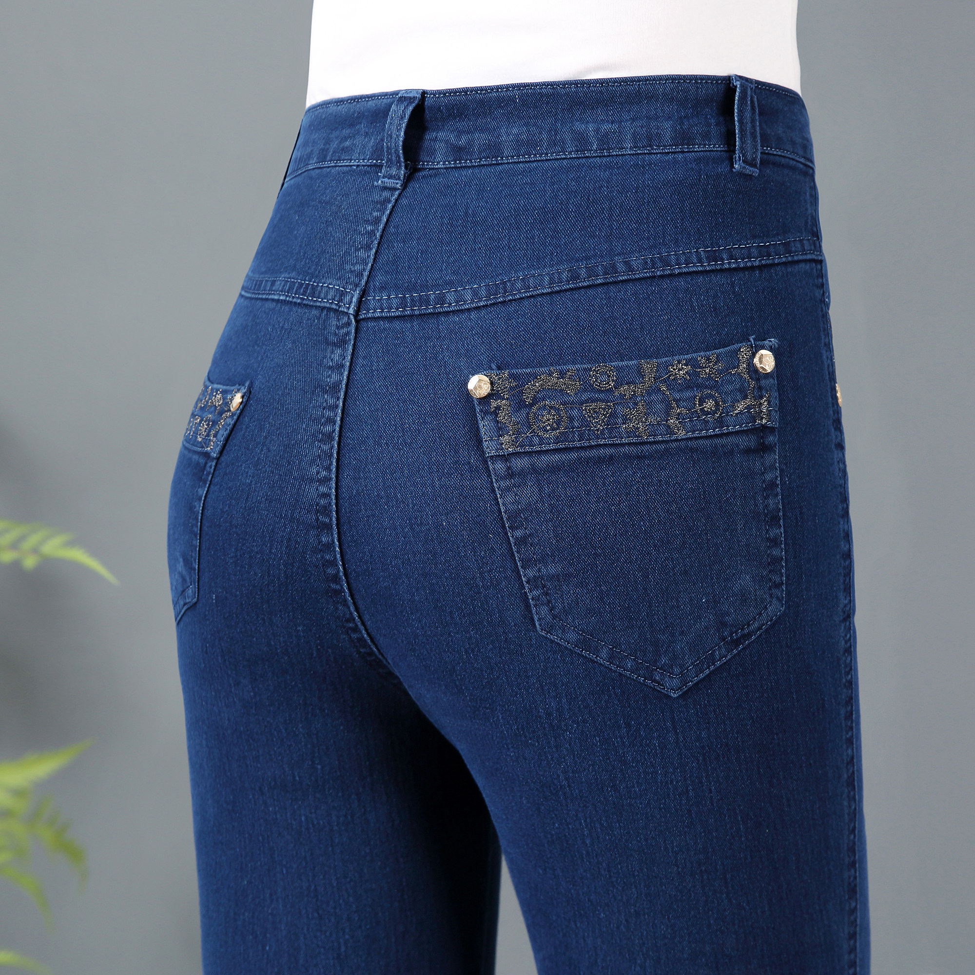 中老年女裤高腰直筒裤加大码中年女士弹力牛仔裤春秋休闲牛仔长裤