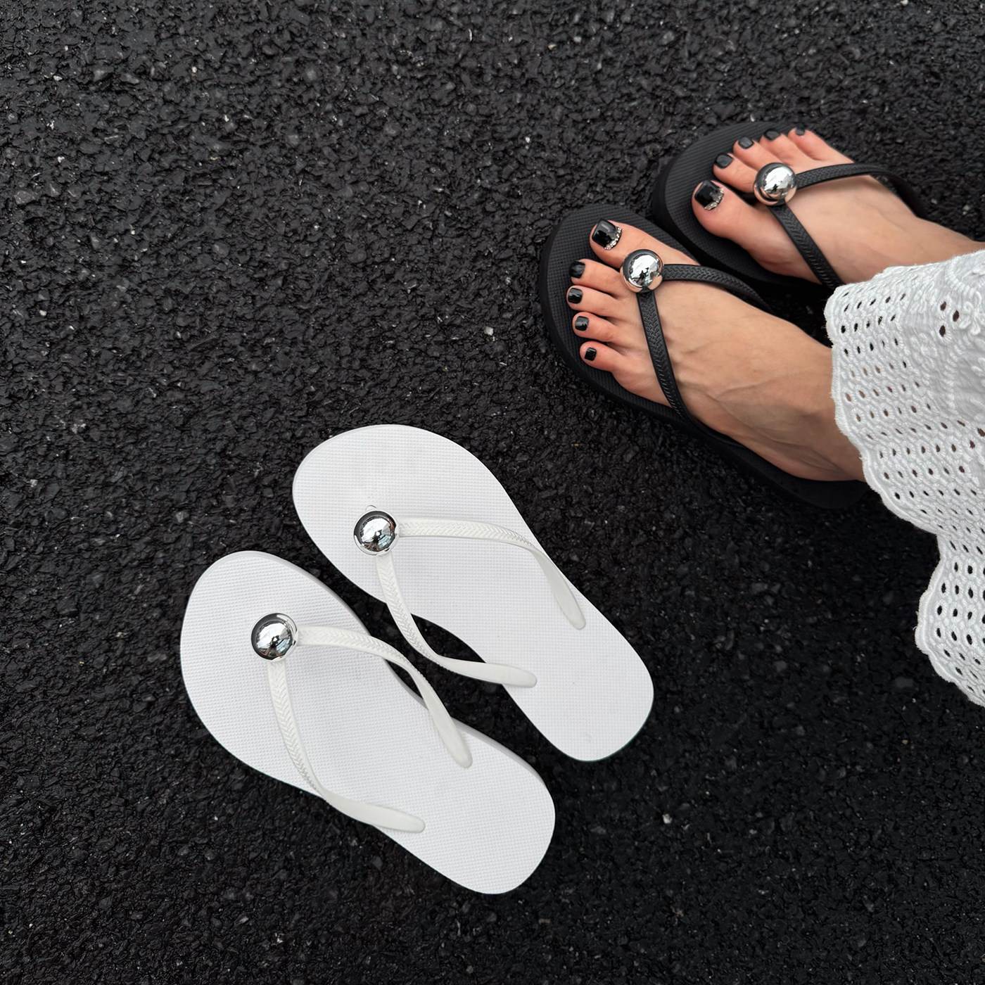 2.5cm厚底夹脚光面球球人字拖 个性珠子简约2026夏沙滩鞋防滑舒适