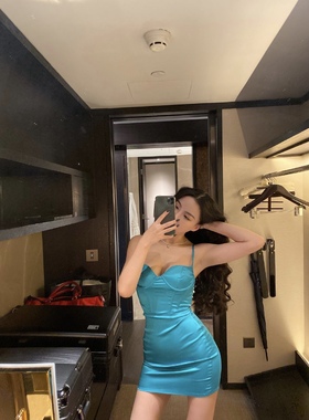 嫩模同款性感湖蓝色低胸气质女神丝滑缎面吊带修身包臀连衣裙短裙