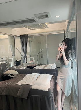 花三三同款深V领修身显瘦显胸设计感气质收腰不规则下摆连衣裙