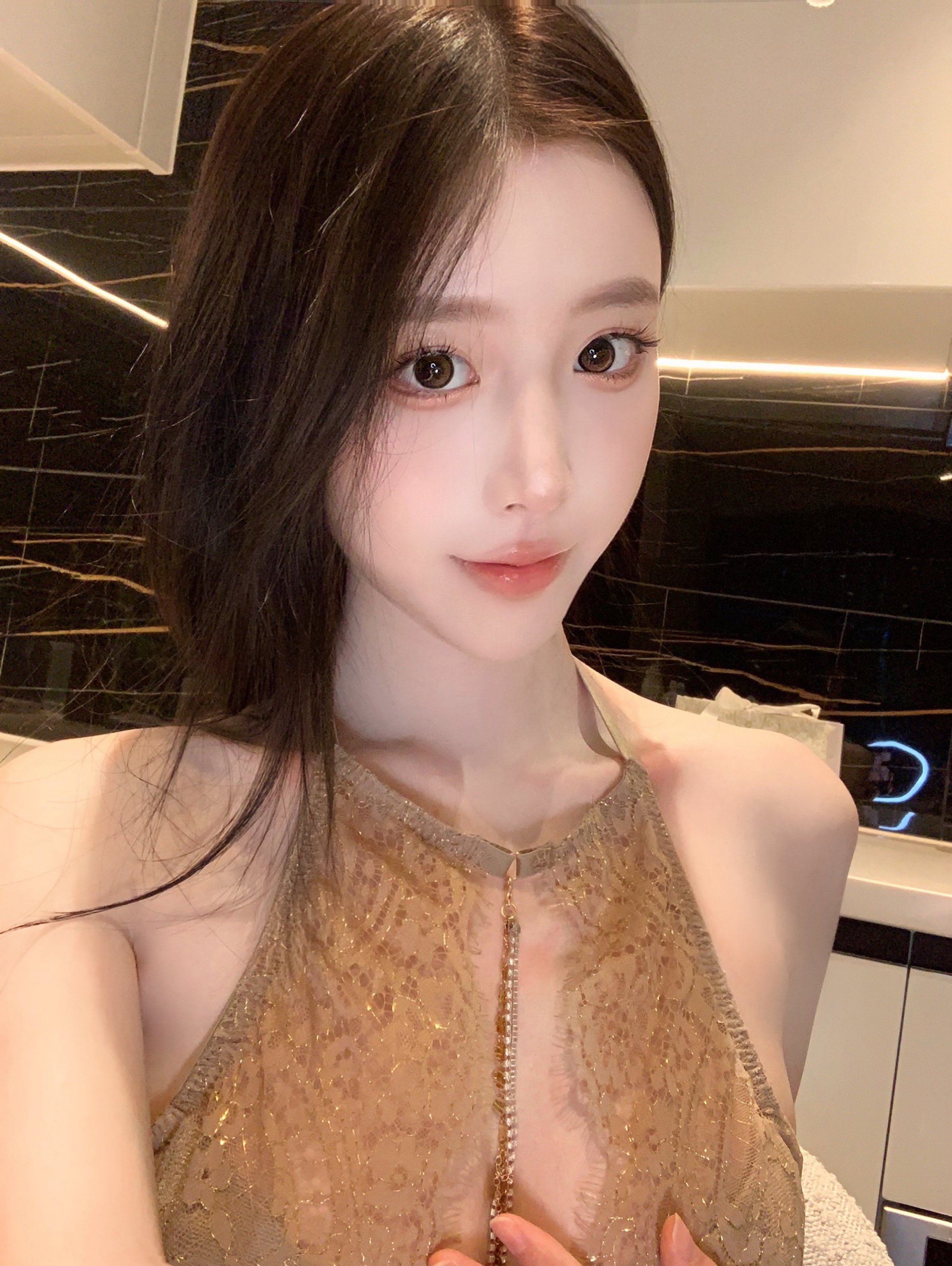现货AP *纸醉金迷*稀品金线蕾丝镂空可拆卸钻链条挂脖内衣背心