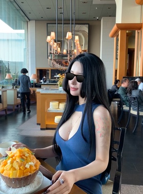 孙智慧「温柔的美艳杀手」 靛青色圆领三角无袖针织包臀连衣裙