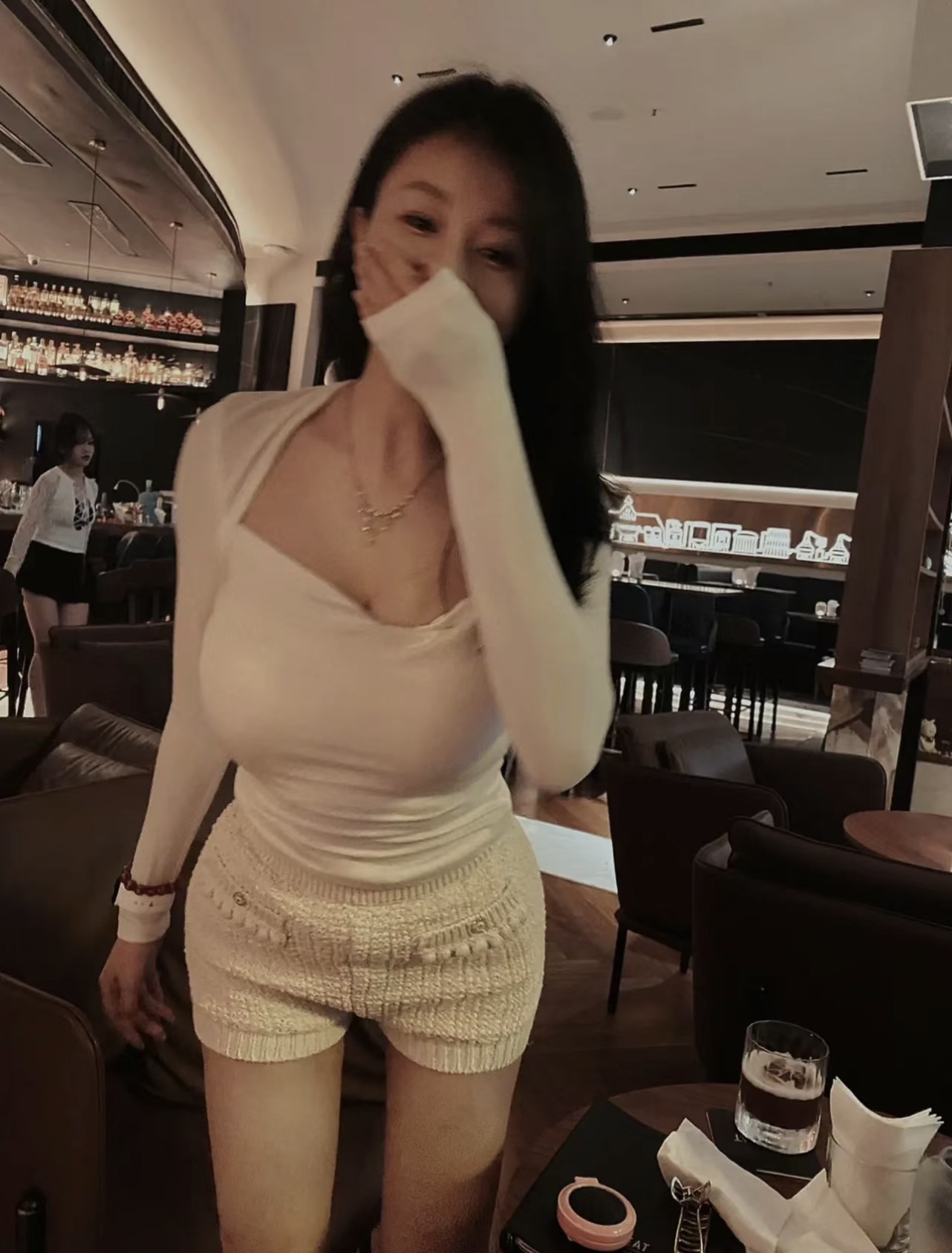 墙裂推荐~早春性感露锁骨上衣低胸方领t恤打底衫薄款上衣新款