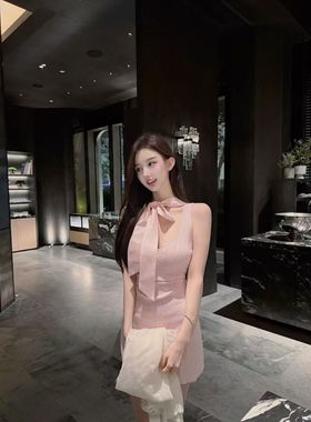 *Nana J正反两穿*粉色俏皮V领缎面蝴蝶结绞花针织连衣裙