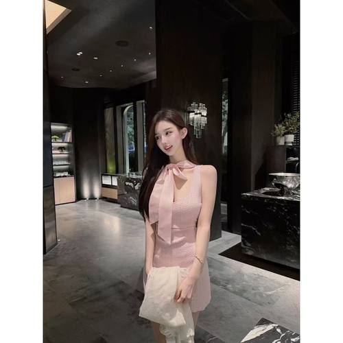 *Nana J正反两穿*粉色俏皮V领缎面蝴蝶结绞花针织连衣裙