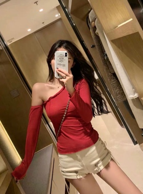 网红红色T恤上衣女斜肩秋季新款打底衫修身长袖露肩性感体恤