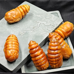 长白山松明子琥珀木蚕蛹手把件盘东南西北可转动解压蝉蛹八方来财