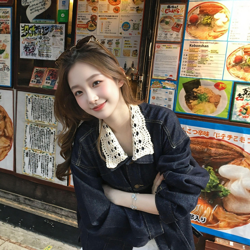 蓝色拼接蕾丝翻领牛仔外套女