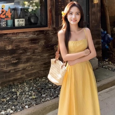 夏季新款法式小个子黄色吊带连衣裙女装收腰气质长裙海边度假长裙