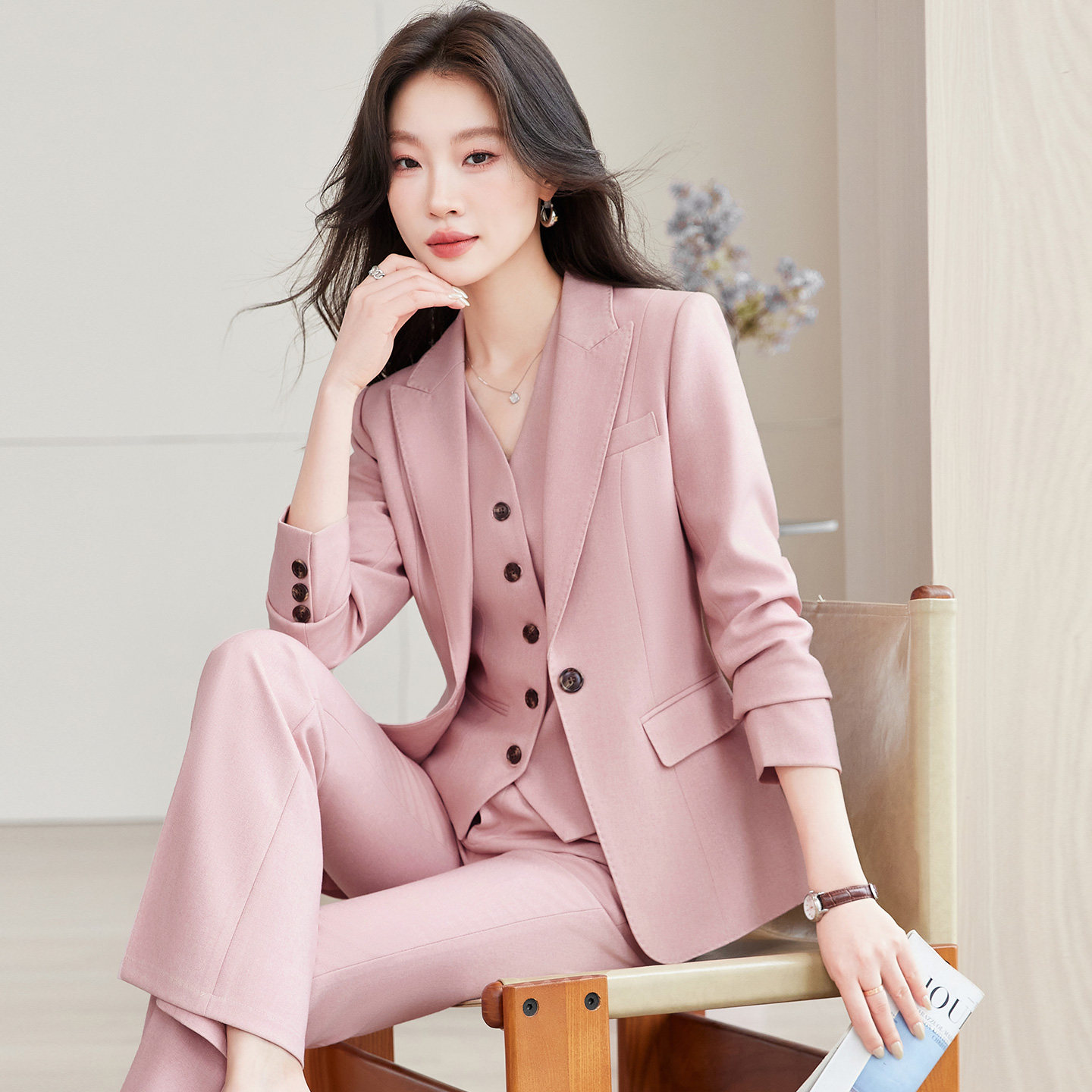 高级感干练粉色西装套装女马甲三件套职场时尚通勤正装律师小西服
