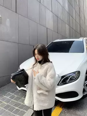 One Sanliang small man winter with high Korean version of loose white loose Lamb hair pellet velvet coat women