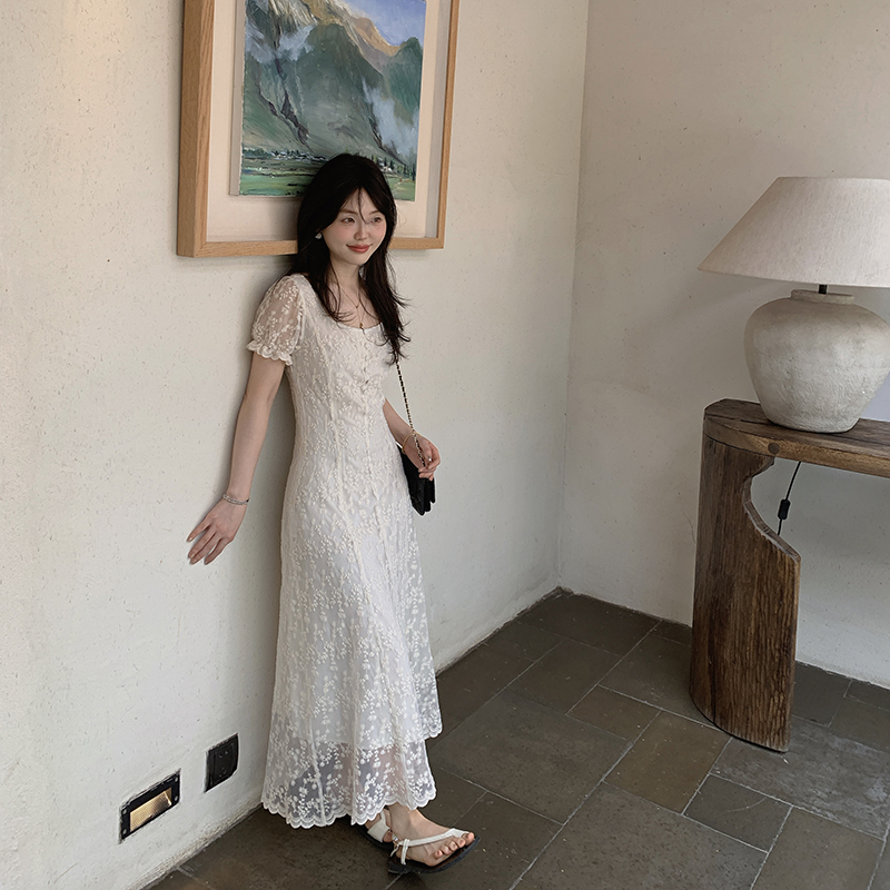 一三良品小个子 刺绣网纱蕾丝连衣裙女方领温柔气质收腰长款裙子