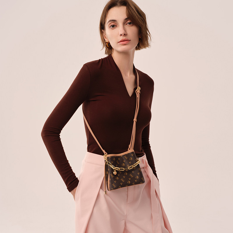 ELLE女包2026新款老花链条水桶包时尚手机钥匙包通勤迷你斜挎小包