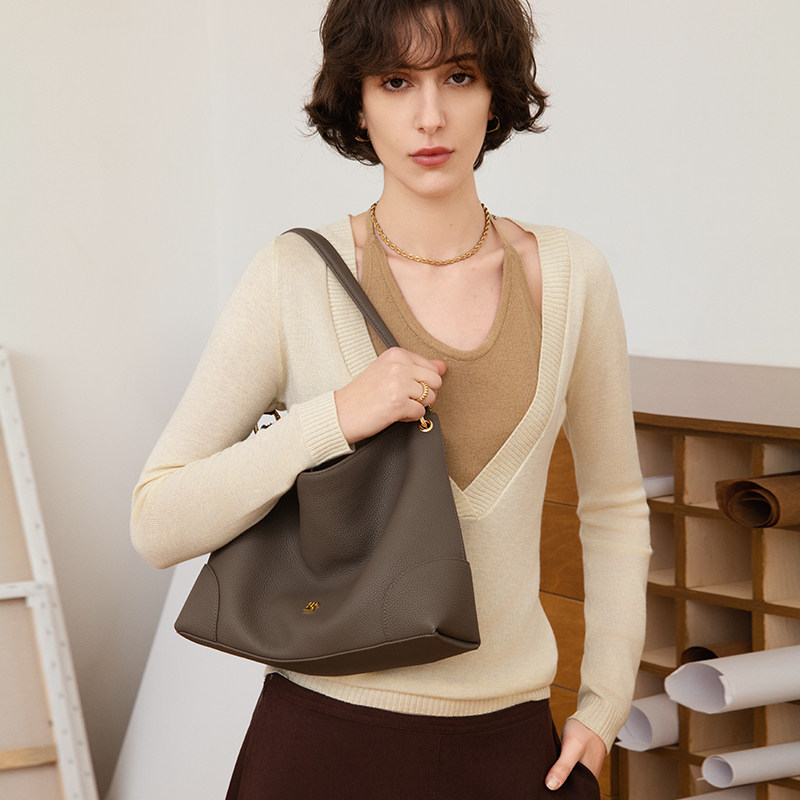 新年礼物ELLE女包荔枝纹头层牛皮hobo包大容量托特包极简单肩