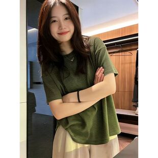 新款 300斤胖MM夏季 慵懒风宽松上衣 T恤女大码 森系绿色显白条纹短袖