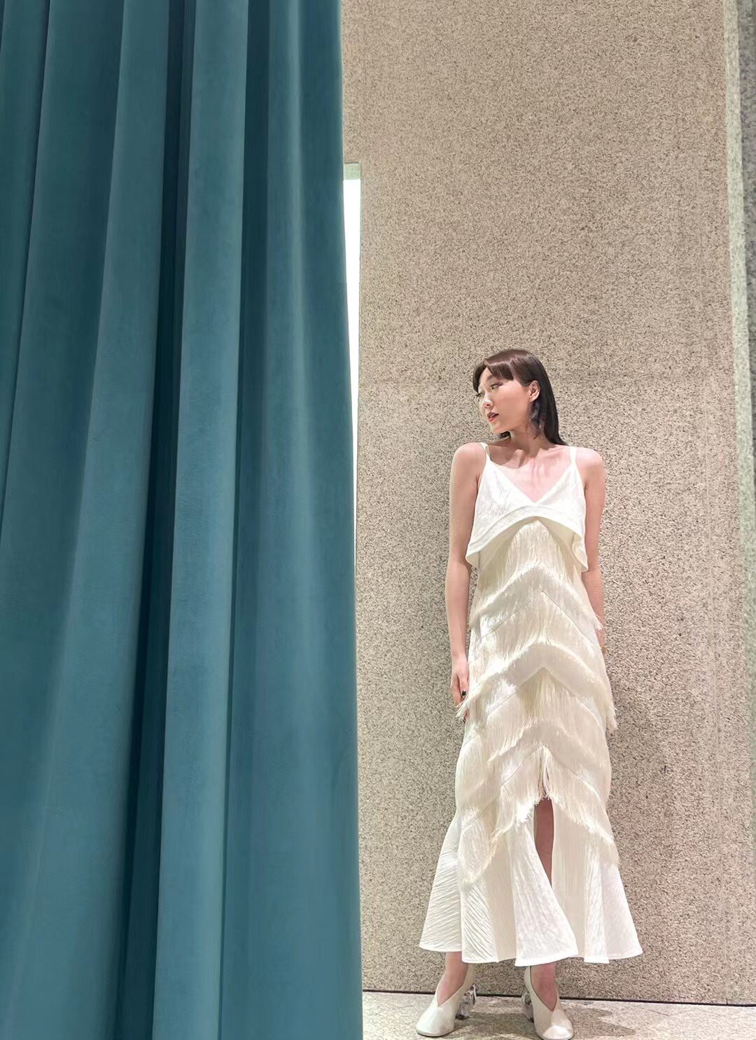 23春夏新款 小众设计师 Yvonne Fan 流苏起皱绉纱中长吊带连衣裙