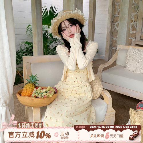 度假风碎花吊带连衣裙女初秋穿搭