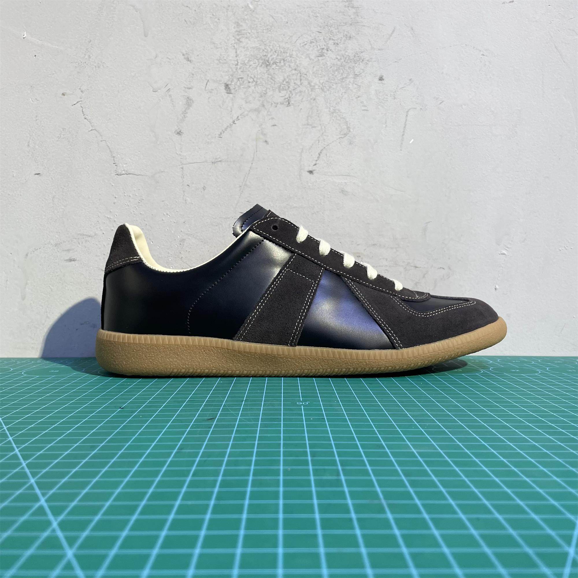 thumbnail for [Play with shoes] Ingeniously produced German training shoes MMGAT retro white shoes raw rubber flat sports shoes