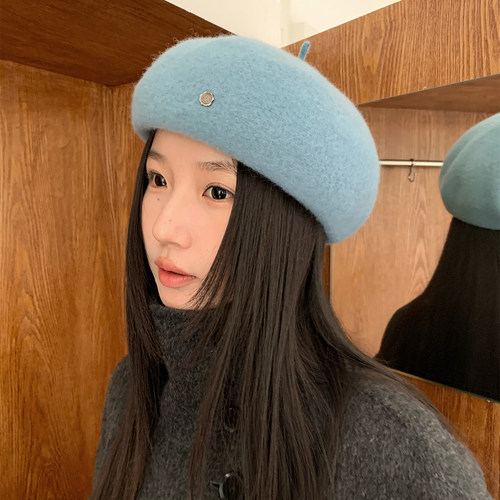 浅蓝调清冷又治愈羊毛贝雷帽女金属标软糯显白秋冬穿搭氛围感单品