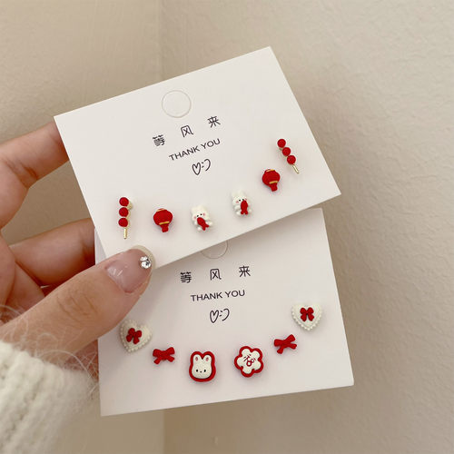 适合过年戴的红色兔子耳钉组合