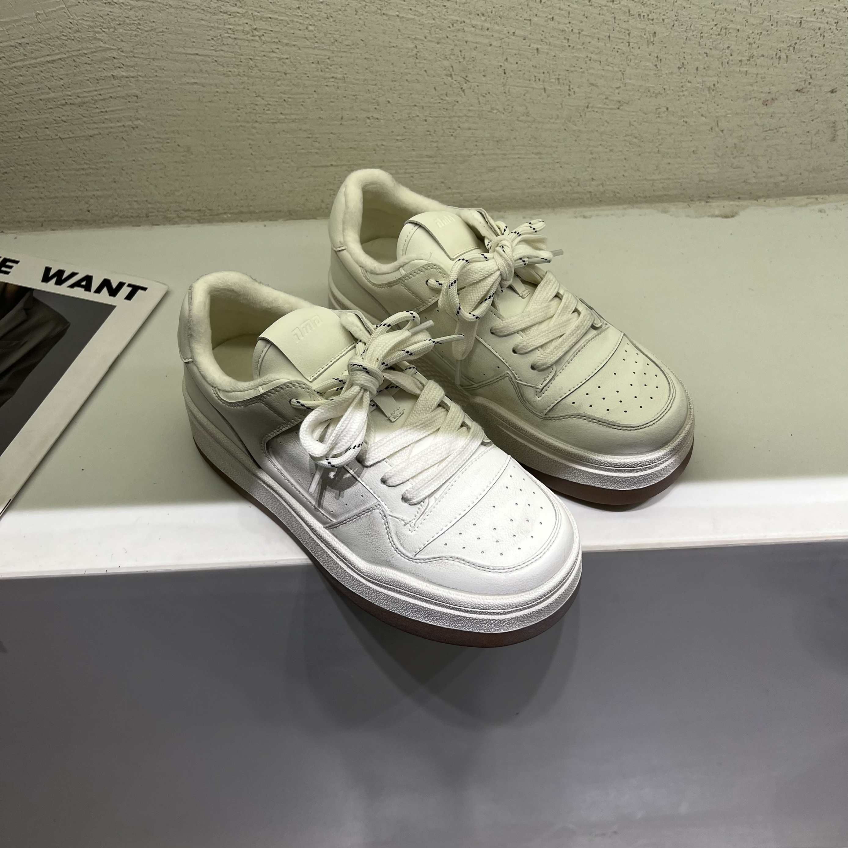 复古擦色做旧加绒小白鞋女2025冬季时尚百搭厚底舒适真皮休闲板鞋