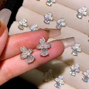 2克拉八心八箭锆石花朵耳钉女纯银精致莫桑耳环小众轻奢百搭耳饰