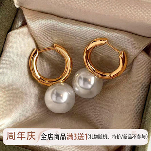 港风大颗施家珍珠耳环女高级感轻奢小众圈圈耳扣大气法式金属耳饰