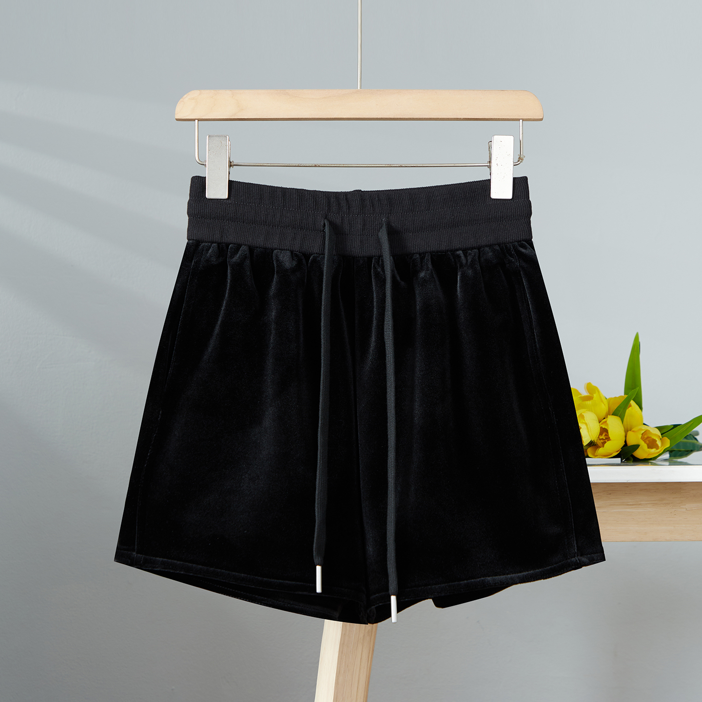 黑色丝绒短裤女2025年秋冬新款