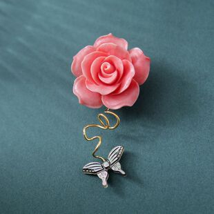 粉色压缩珊瑚珍珠母贝高档复古气质山茶花小众胸针吊坠多用配饰女